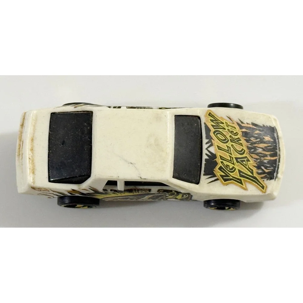 Hot Wheels Chevy Stocker Kids 1:64 White Yellow Jacket Hornet Vintage 1988 Car